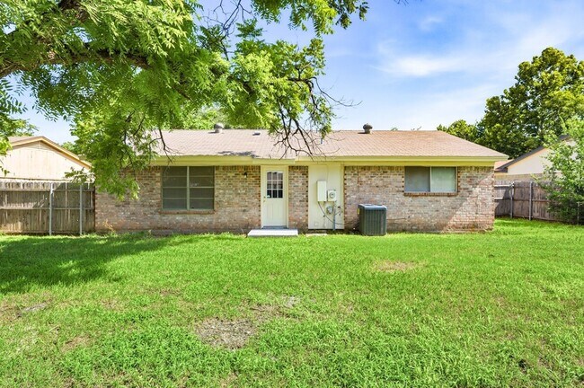 Building Photo - 616 Reveille Rd
