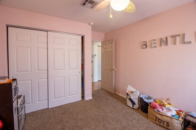 Building Photo - 3913 Pearl Ct
