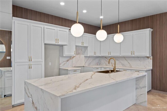 Building Photo - 24 S 5th St