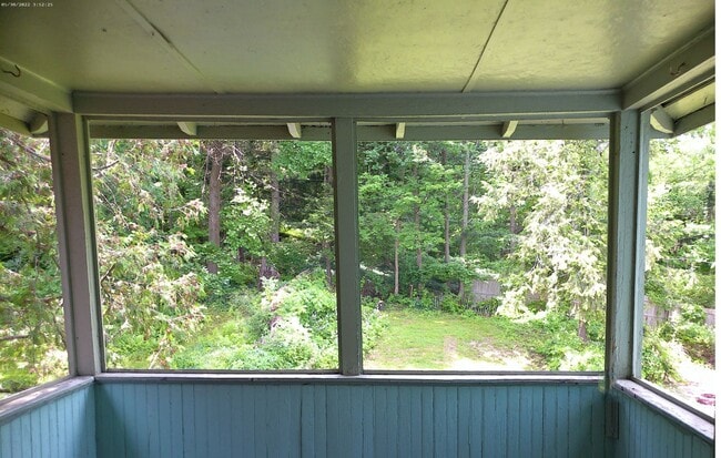 Building Photo - Available 6/1/2026 Charming Home With Priv...