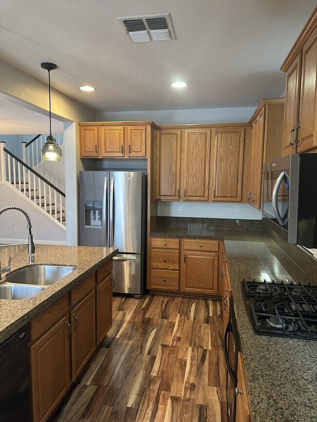 Building Photo - 3904 Purple Finch Ln