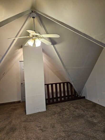 Building Photo - 512 Cemetery St