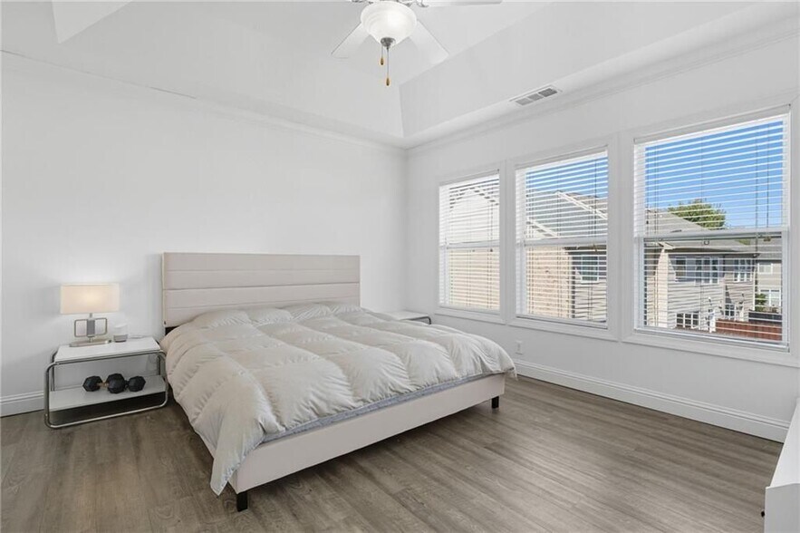 Building Photo - 5747 Pine Oak Dr NW