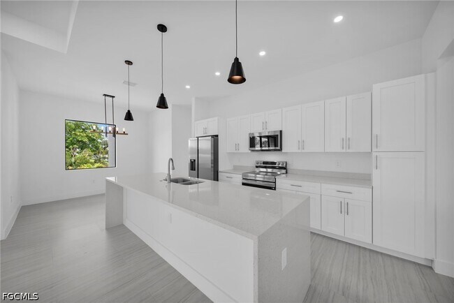 Building Photo - 3543 NE 14th Pl