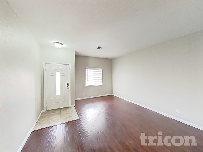 Building Photo - 717 Horse Stable Ave