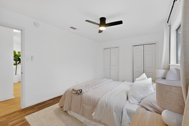 Building Photo - 9807 Dallum Dr