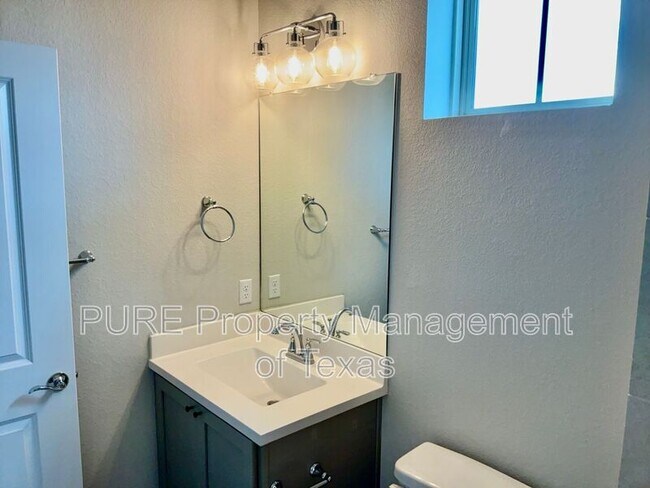 Building Photo - 8315 Laughlin Ln