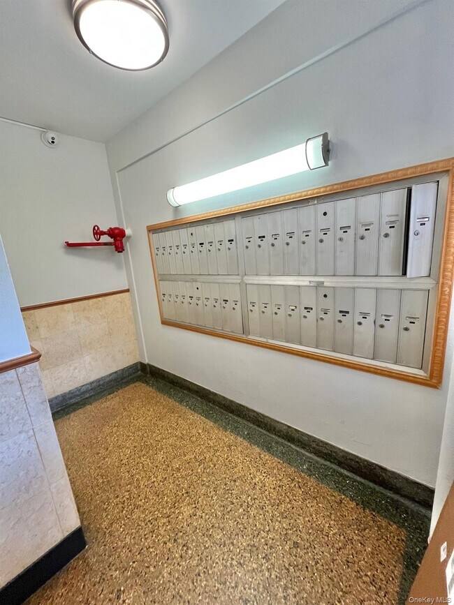 Building Photo - 210 Pelham Rd