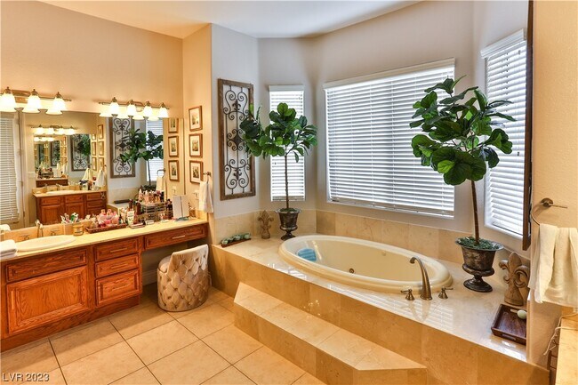 Building Photo - 6715 Arville St