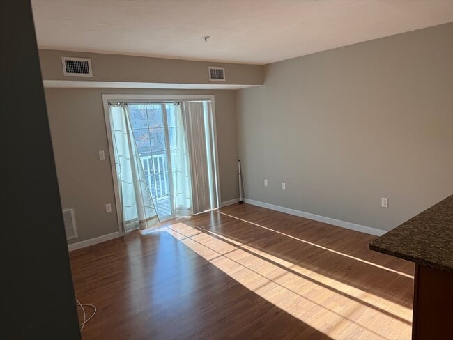 Building Photo - 670 Bedford St