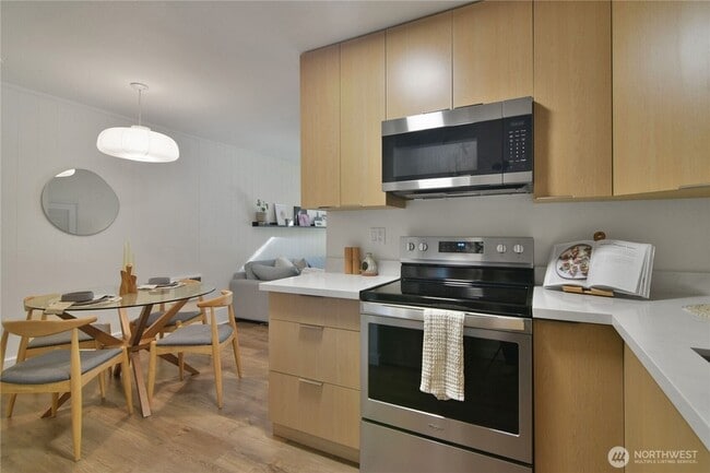 Building Photo - 6236 137th Pl NE