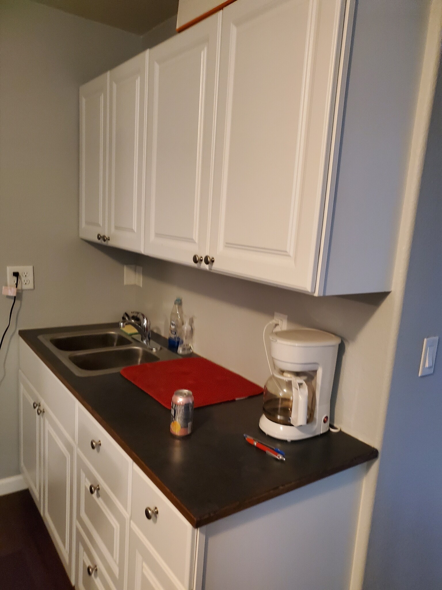 sink - 3502 Hawkins Ave