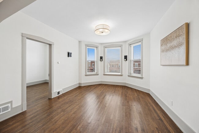 Building Photo - 1910 S Harvey Ave