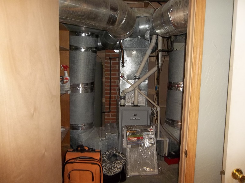 Building Photo - 212 7th St