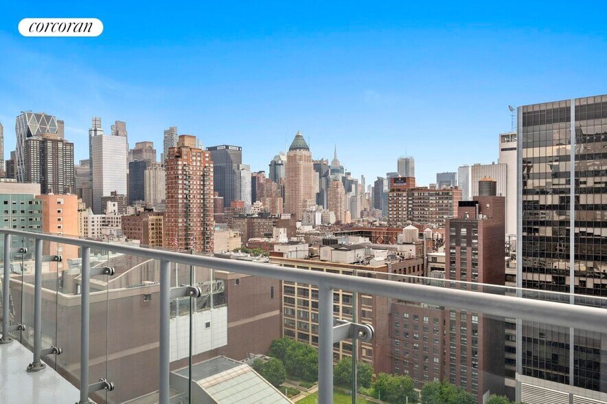 Building Photo - 555 W 59th St