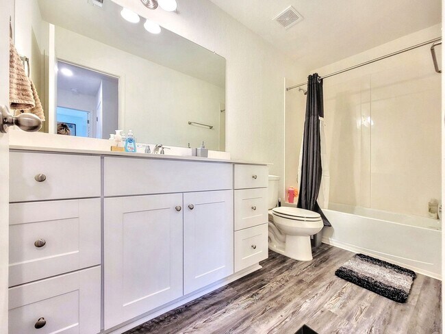Building Photo - Beautiful 5 BR / 3 BA Home for Rent in Pfl...