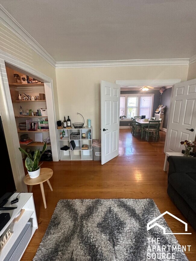 Building Photo - 2416 W North Shore Ave