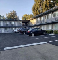 Building Photo - College Street Apartments