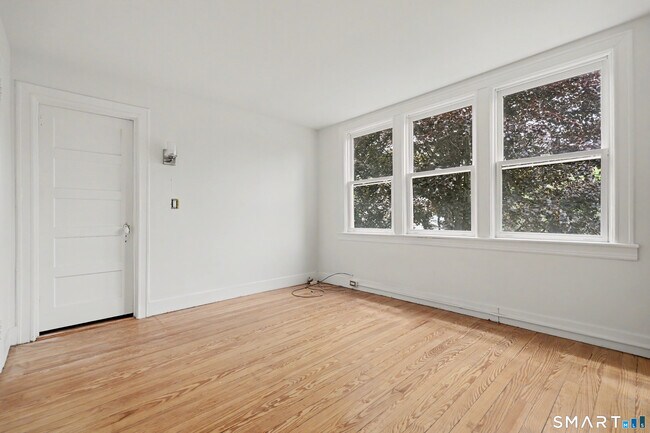 Building Photo - 15 Shorelands Pl