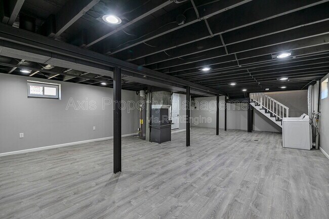 Building Photo - 905 Russell Blvd