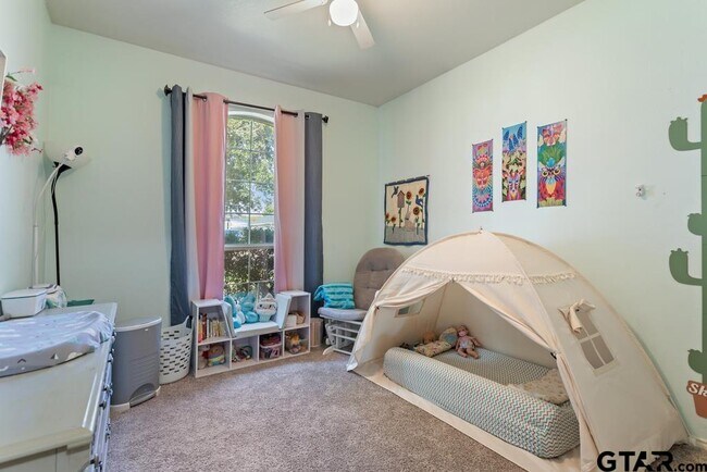 Building Photo - 308 Willow Rd