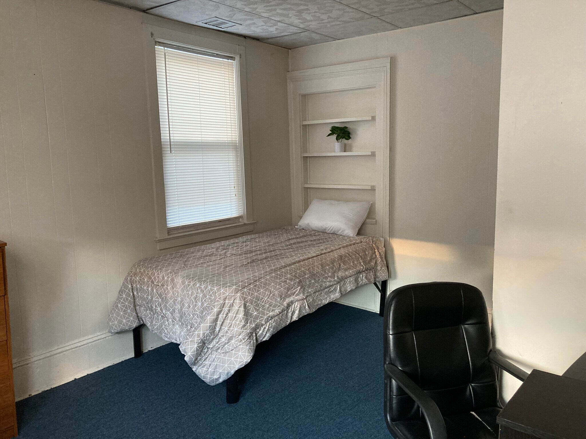 Building Photo - 2002 Maple Ave