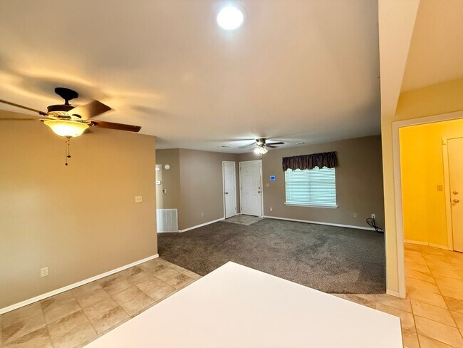 Building Photo - Kellysville 2 bedroom Plenty of Parking, Large fenced yard