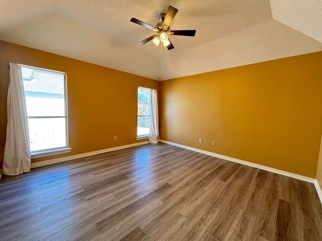 Building Photo - 2108 Arbor Creek Dr