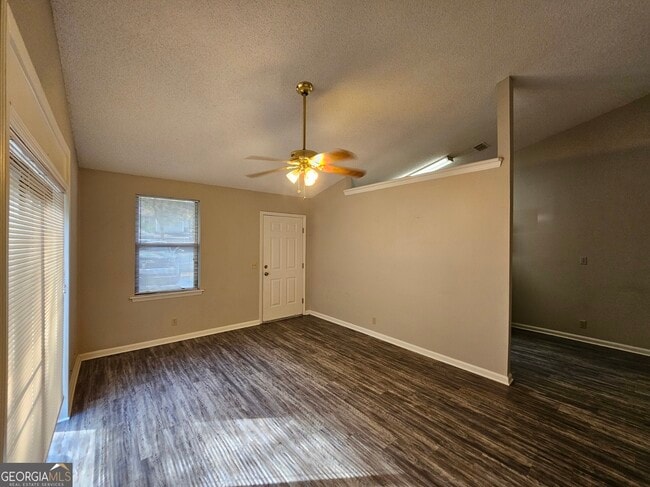 Building Photo - 108 E Lakemont Dr