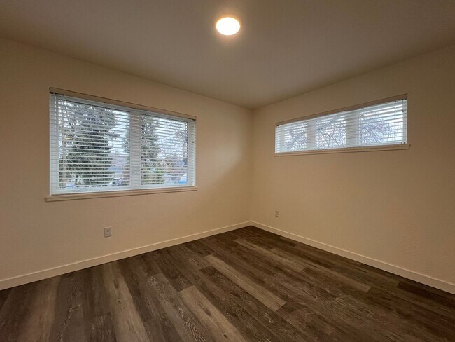 Building Photo - Brand new one bedroom apartment in Central Medford | Available August!