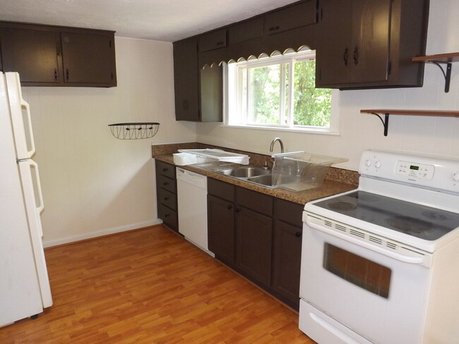 Building Photo - Cute 2BD/1BA House in Cullowhee available ...