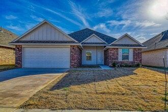 Building Photo - Four bedroom in Stone Lake!