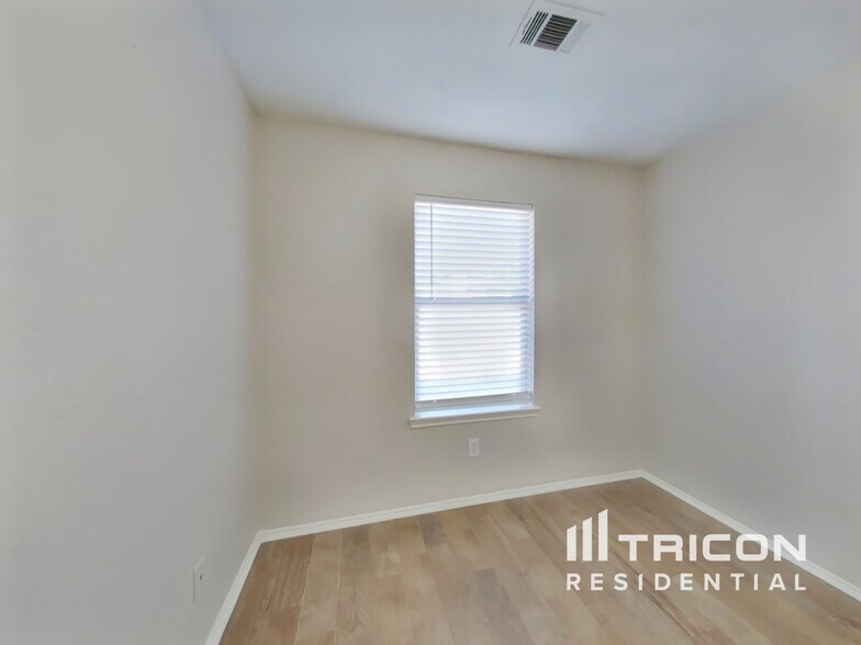 Building Photo - 22823 Sugar Bear Dr