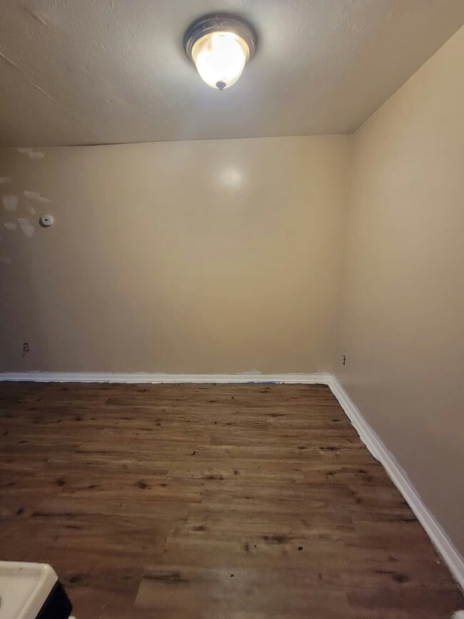 Building Photo - 14815 Euclid Ave