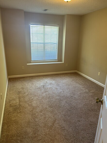 Building Photo - 103 Bell Rosa Ct