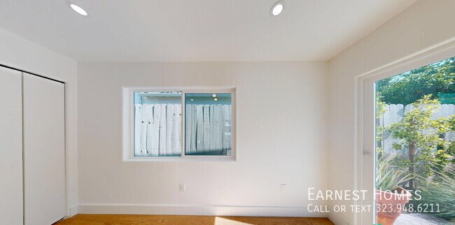 Building Photo - 15242 Morrison St