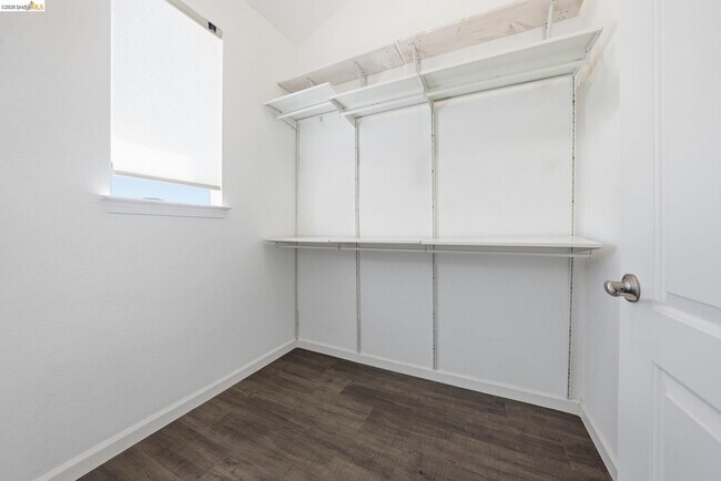 Building Photo - 817 Estancia Ter