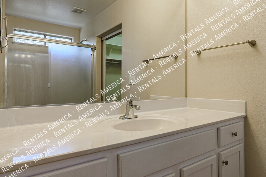 Building Photo - 12610 W Medlock Dr