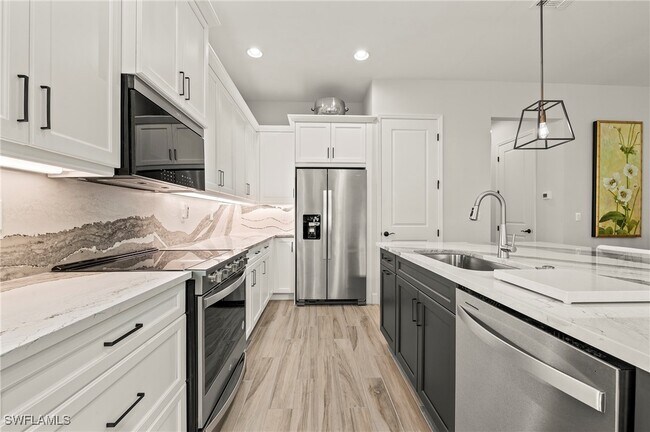 Building Photo - 6988 Saona CT