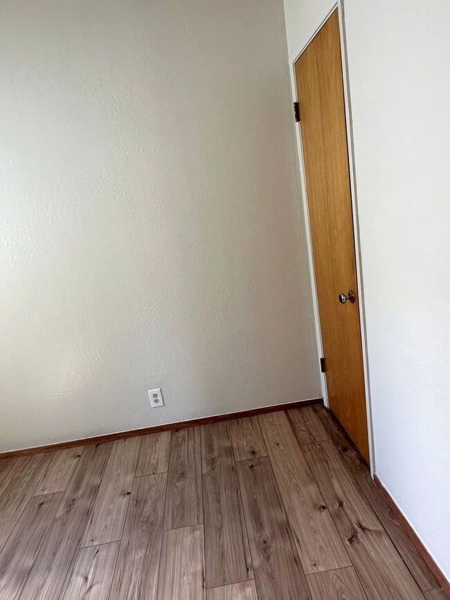 Building Photo - Cozy 1 Bedroom 1 bath, next to the police ...