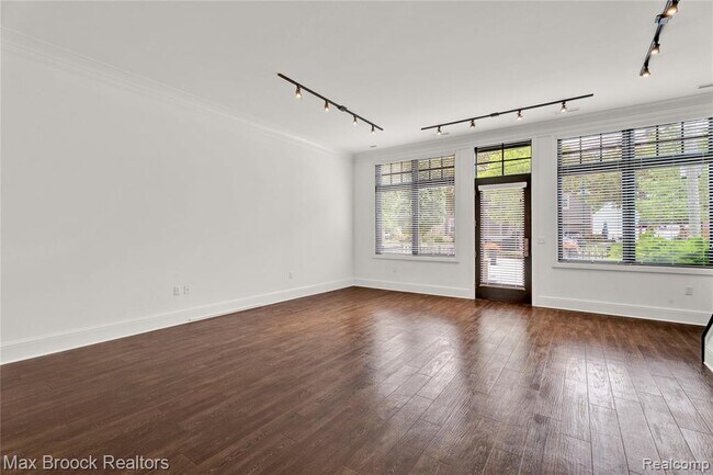 Building Photo - 431 S Eton St