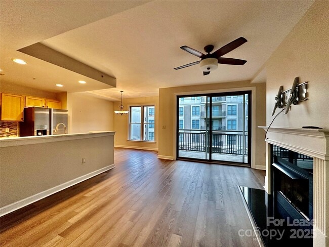 Building Photo - 718 W Trade St