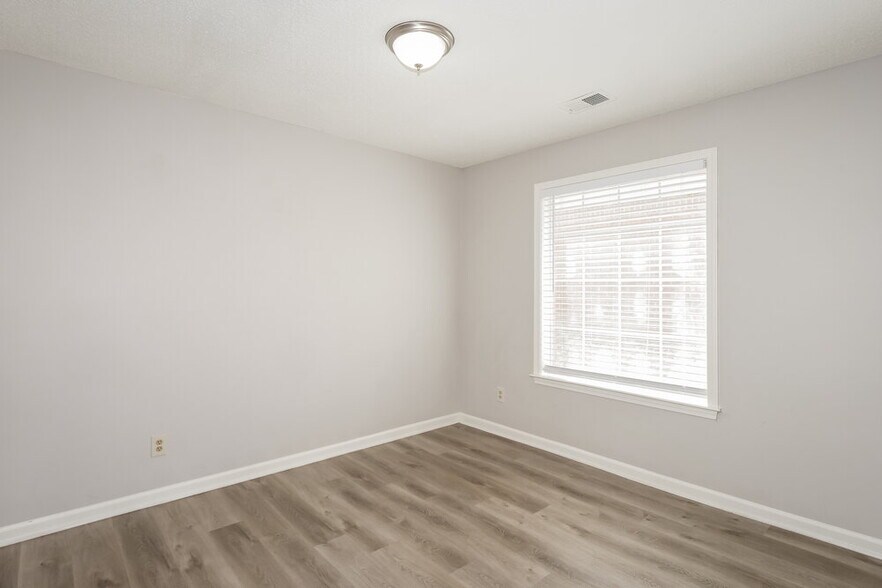 Building Photo - 6888 Skylar Mill Ave