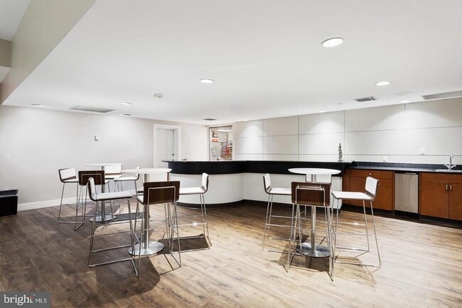 Building Photo - 75 S Reynolds St