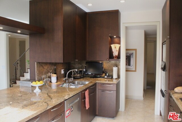 Building Photo - 10400 La Grange Ave