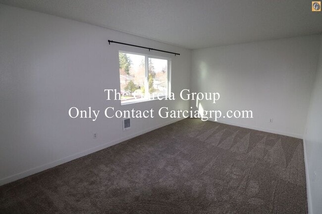 Building Photo - 1488 NE Paropa Ct