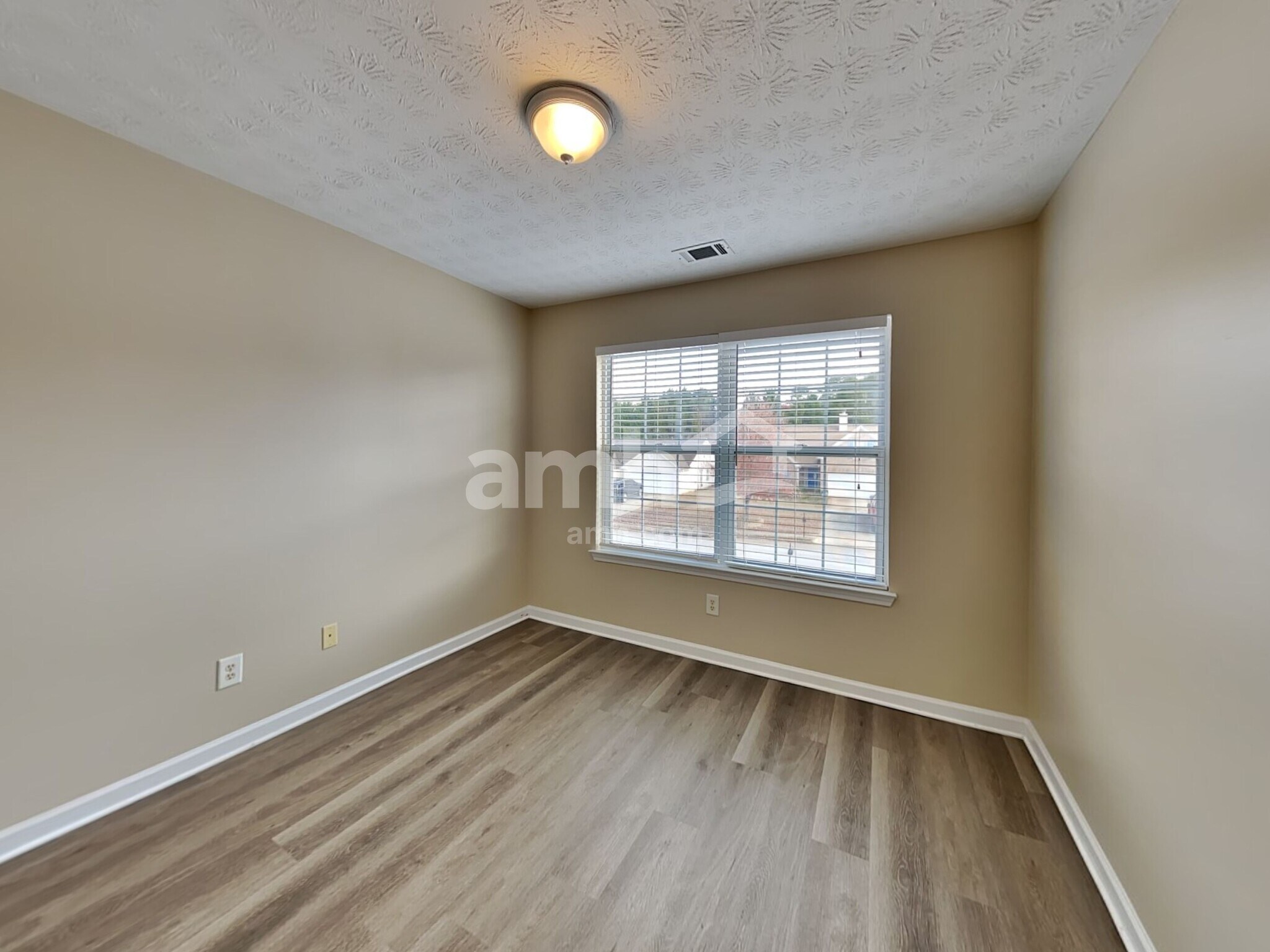 Building Photo - 2533 Plymouth Way