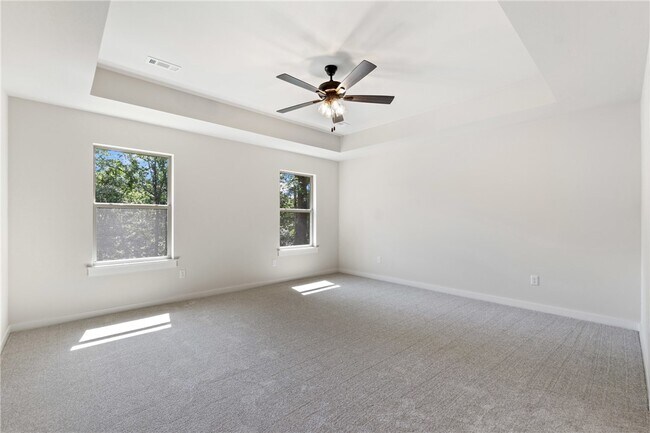 Building Photo - 17 Hollow Way Dr