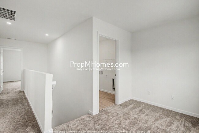 Building Photo - Modern Three Bedroom in Gresham's Newest Community!