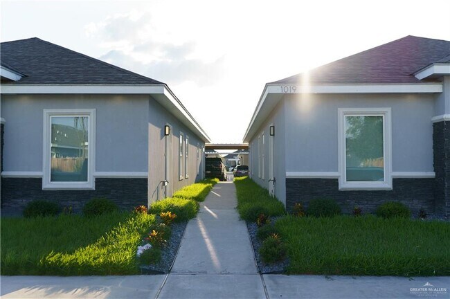 Primary Photo - 1019 N Blair Ave